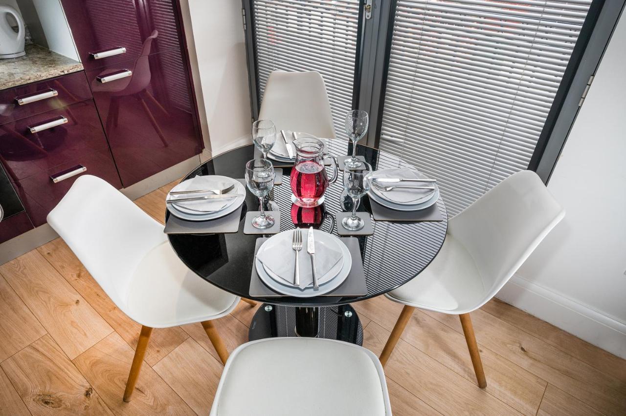 Modern & Spacious 2-Bed Flat With Secure Parking Reading Exterior photo